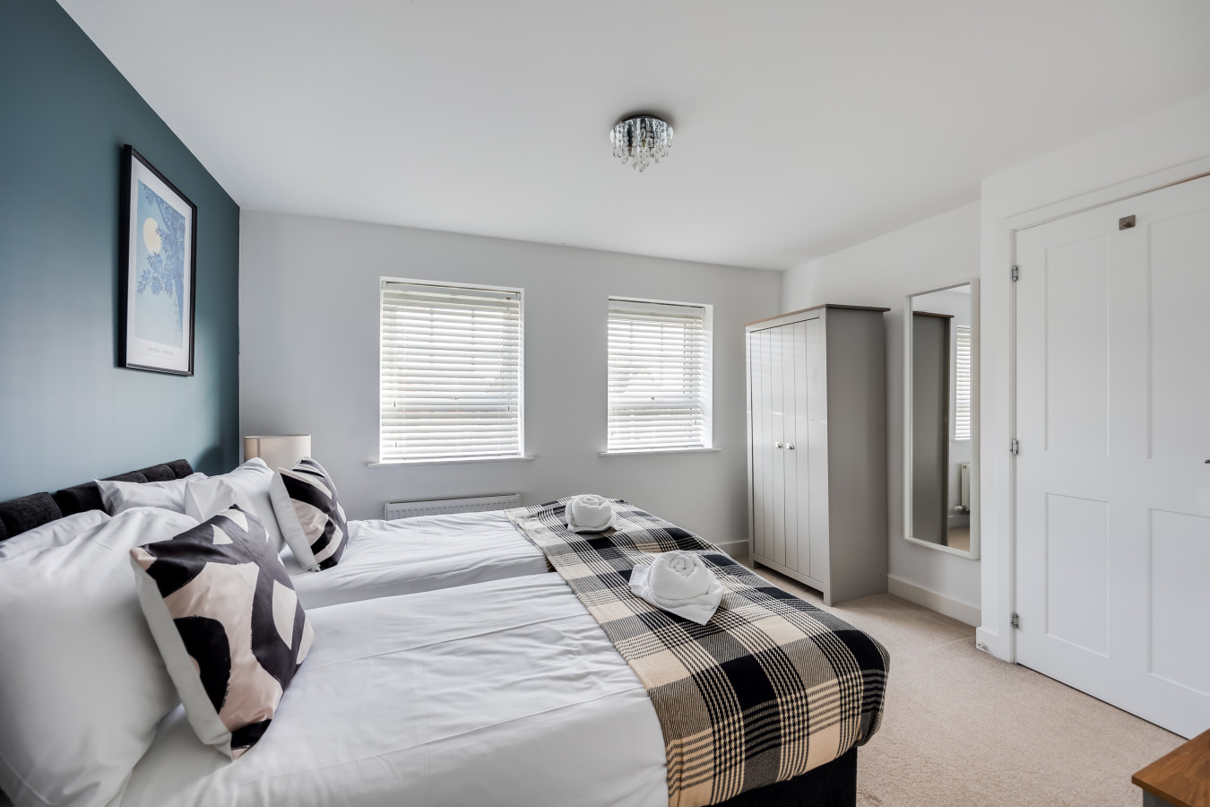Detached House • 5 Bedrooms 3.5 Bathrooms • Pool Table • SkyTV • Free Parking in 12 Pompeii Grove - Property image 11 - VivreStays