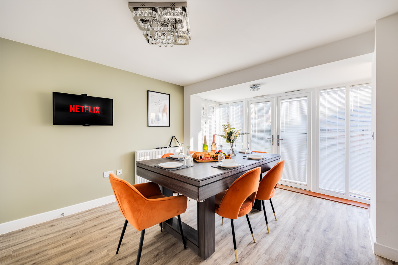 Detached House • 5 Bedrooms 3.5 Bathrooms • Pool Table • SkyTV • Free Parking in 12 Pompeii Grove - Property image 38 - VivreStays