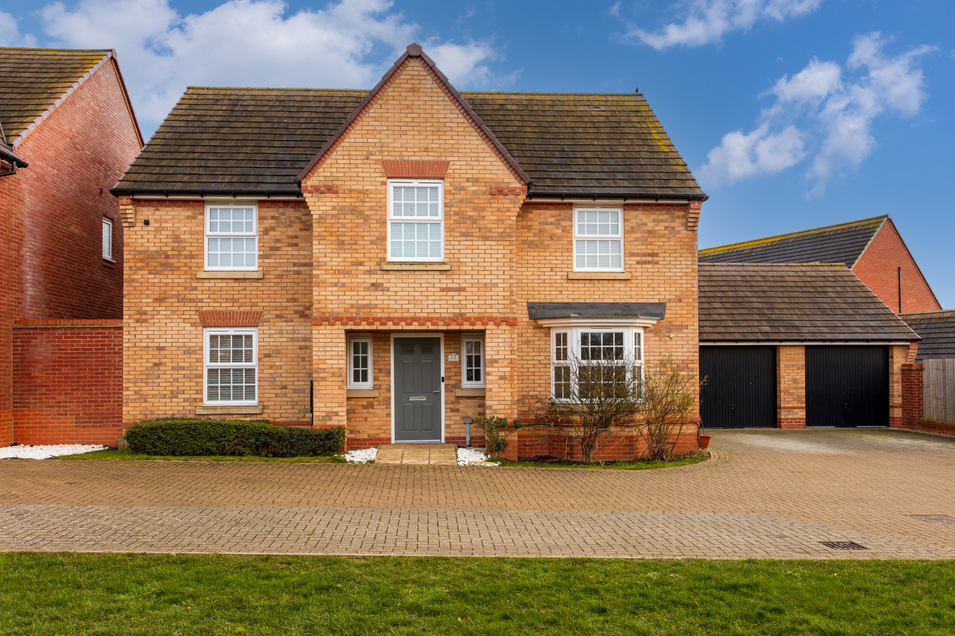 Detached House • 5 Bedrooms 3.5 Bathrooms • Pool Table • SkyTV • Free Parking in 12 Pompeii Grove - Property image 47 - VivreStays