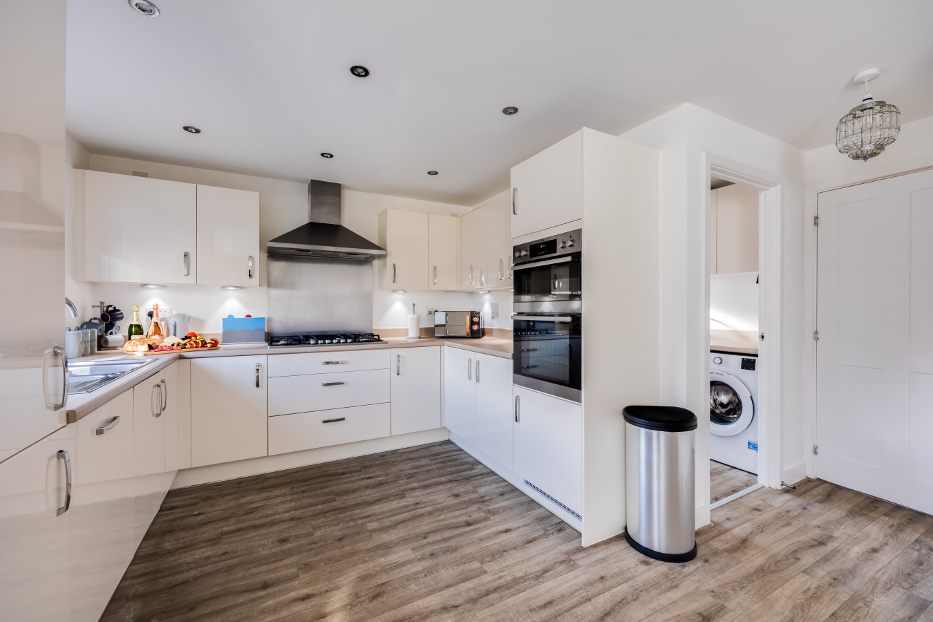 Detached House • 5 Bedrooms 3.5 Bathrooms • Pool Table • SkyTV • Free Parking in 12 Pompeii Grove - Property image 34 - VivreStays