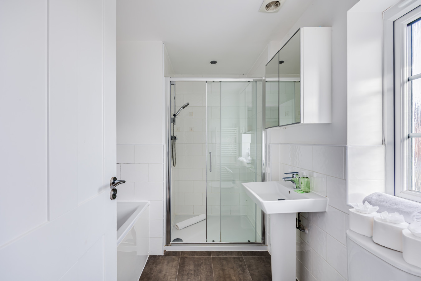 Detached House • 5 Bedrooms 3.5 Bathrooms • Pool Table • SkyTV • Free Parking in 12 Pompeii Grove - Property image 6 - VivreStays