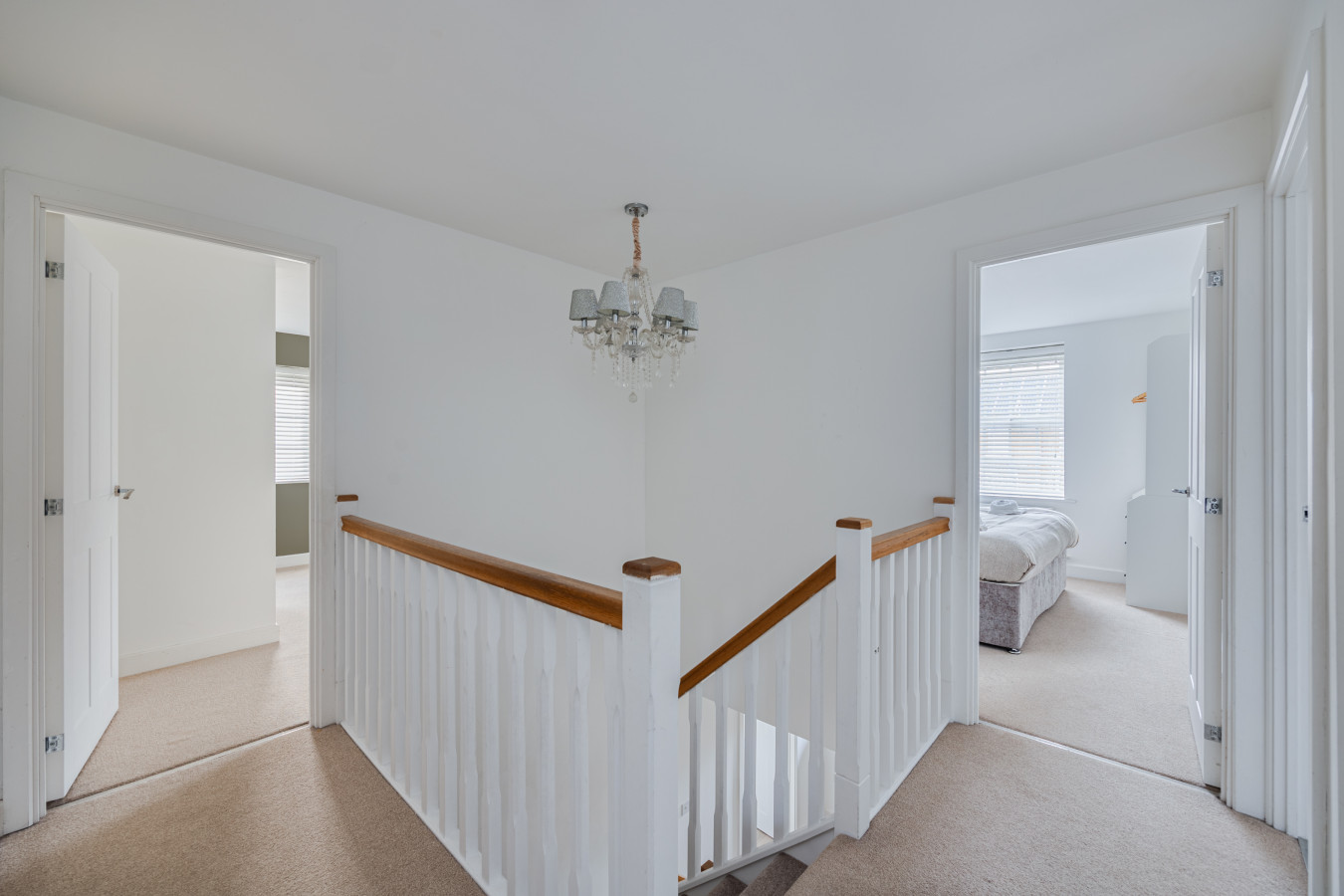 Detached House • 5 Bedrooms 3.5 Bathrooms • Pool Table • SkyTV • Free Parking in 12 Pompeii Grove - Property image 18 - VivreStays