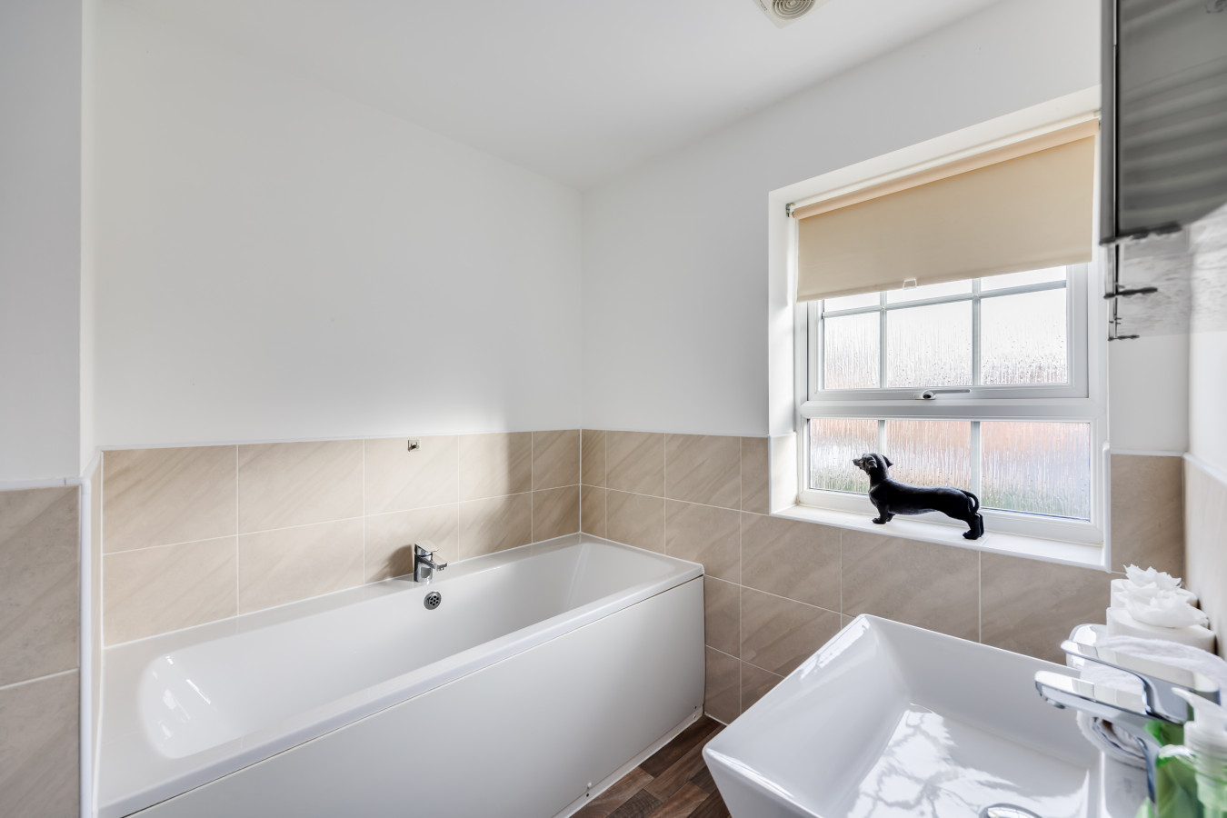 Detached House • 5 Bedrooms 3.5 Bathrooms • Pool Table • SkyTV • Free Parking in 12 Pompeii Grove - Property image 20 - VivreStays