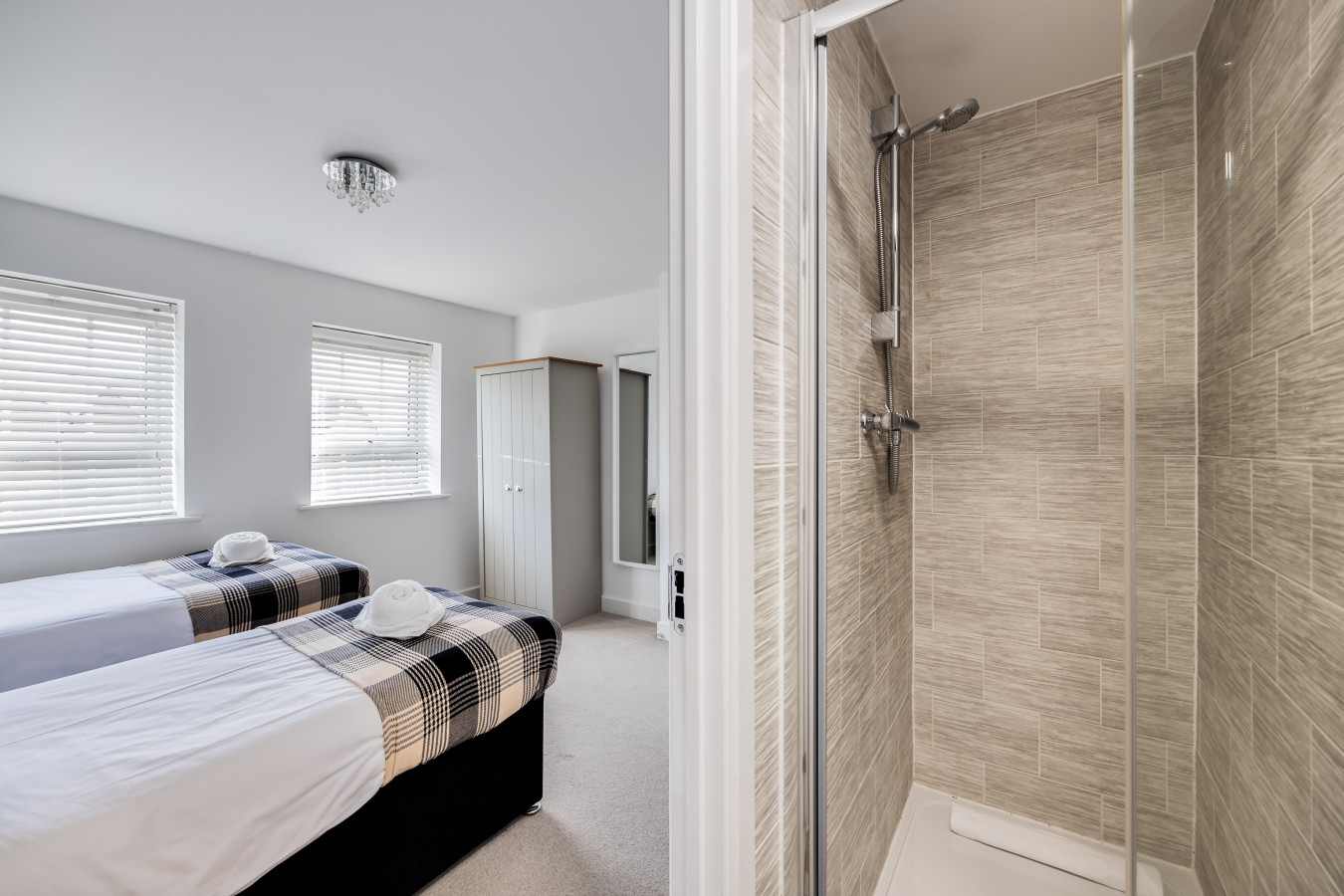 Detached House • 5 Bedrooms 3.5 Bathrooms • Pool Table • SkyTV • Free Parking in 12 Pompeii Grove - Property image 13 - VivreStays