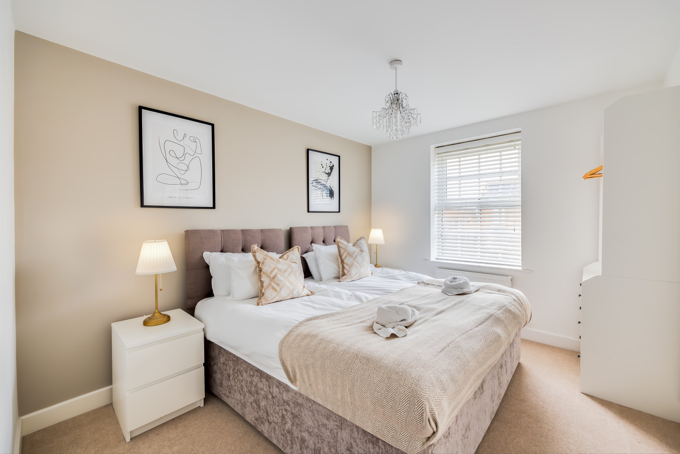 Detached House • 5 Bedrooms 3.5 Bathrooms • Pool Table • SkyTV • Free Parking in 12 Pompeii Grove - Property image 9 - VivreStays