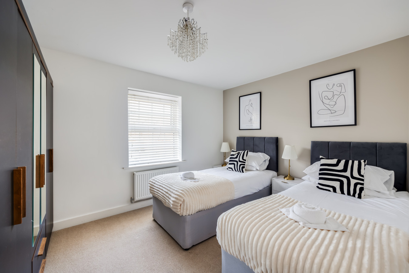 Detached House • 5 Bedrooms 3.5 Bathrooms • Pool Table • SkyTV • Free Parking in 12 Pompeii Grove - Property image 16 - VivreStays