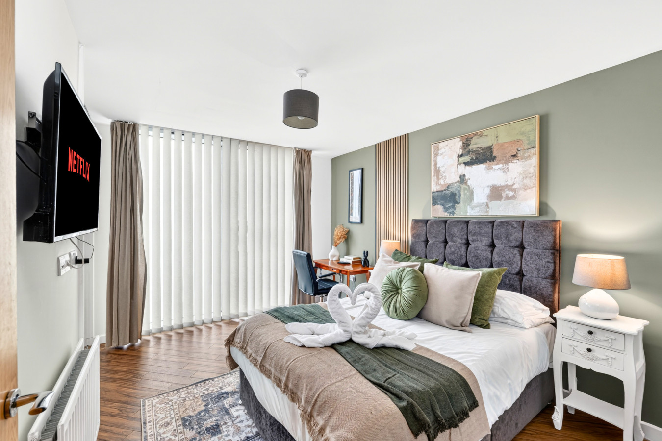 Chelsea Apartment @ The Hub • City Views • Free Parking • Sky TV • Fast Wifi in Chelsea House, 599 Witan Gate 73 Chelsea House - Property image 2 - VivreStays