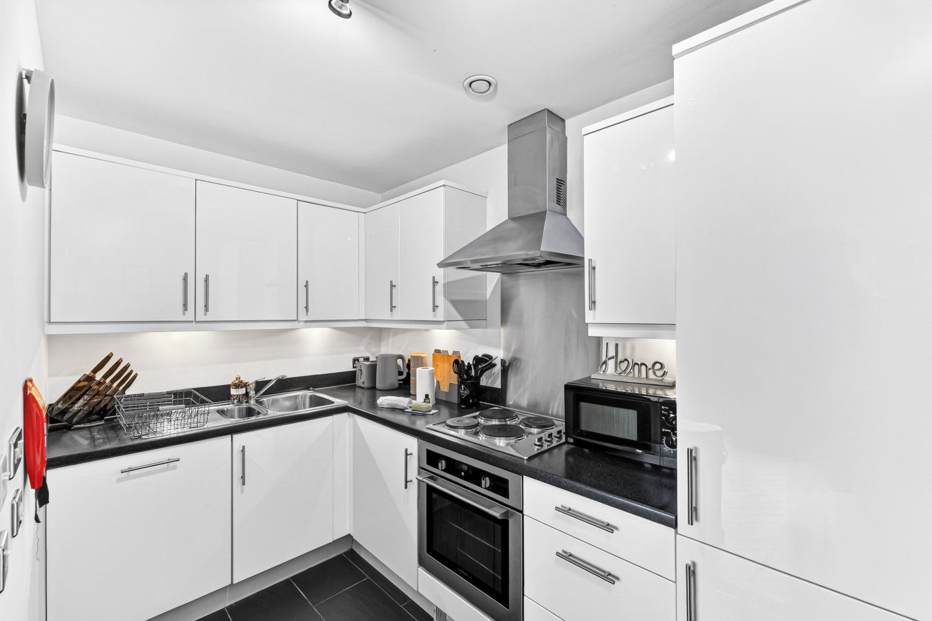 Chelsea Apartment @ The Hub • City Views • Free Parking • Sky TV • Fast Wifi in Chelsea House, 599 Witan Gate 73 Chelsea House - Property image 12 - VivreStays