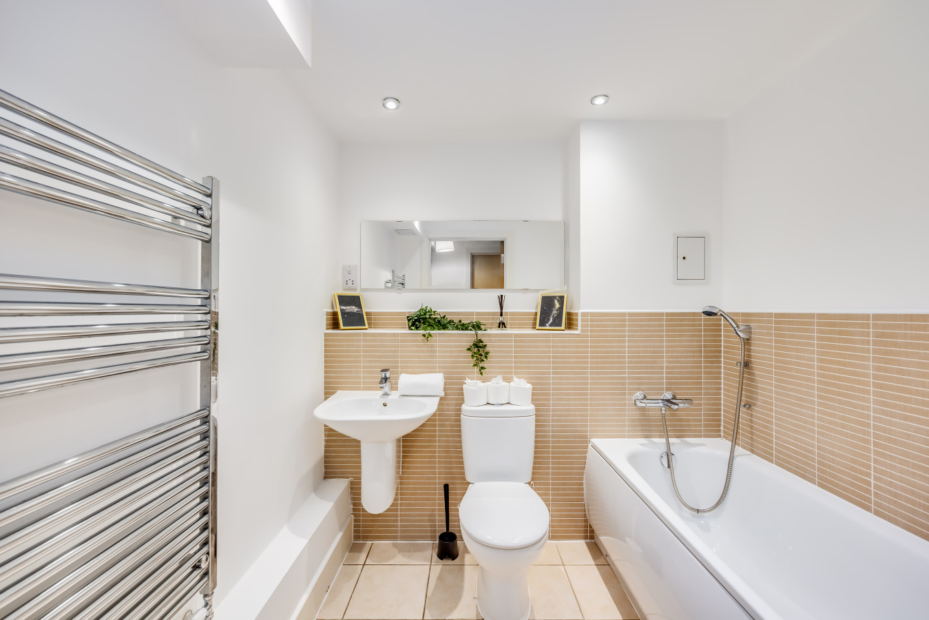 Charming Apartment • Balcony • Parking • Fast Wifi • Smart TV in 75 Princes Way - Property image 11 - VivreStays