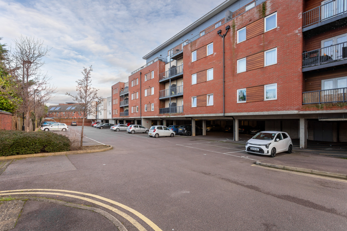 Charming Apartment • Balcony • Parking • Fast Wifi • Smart TV in 75 Princes Way - Property image 20 - VivreStays