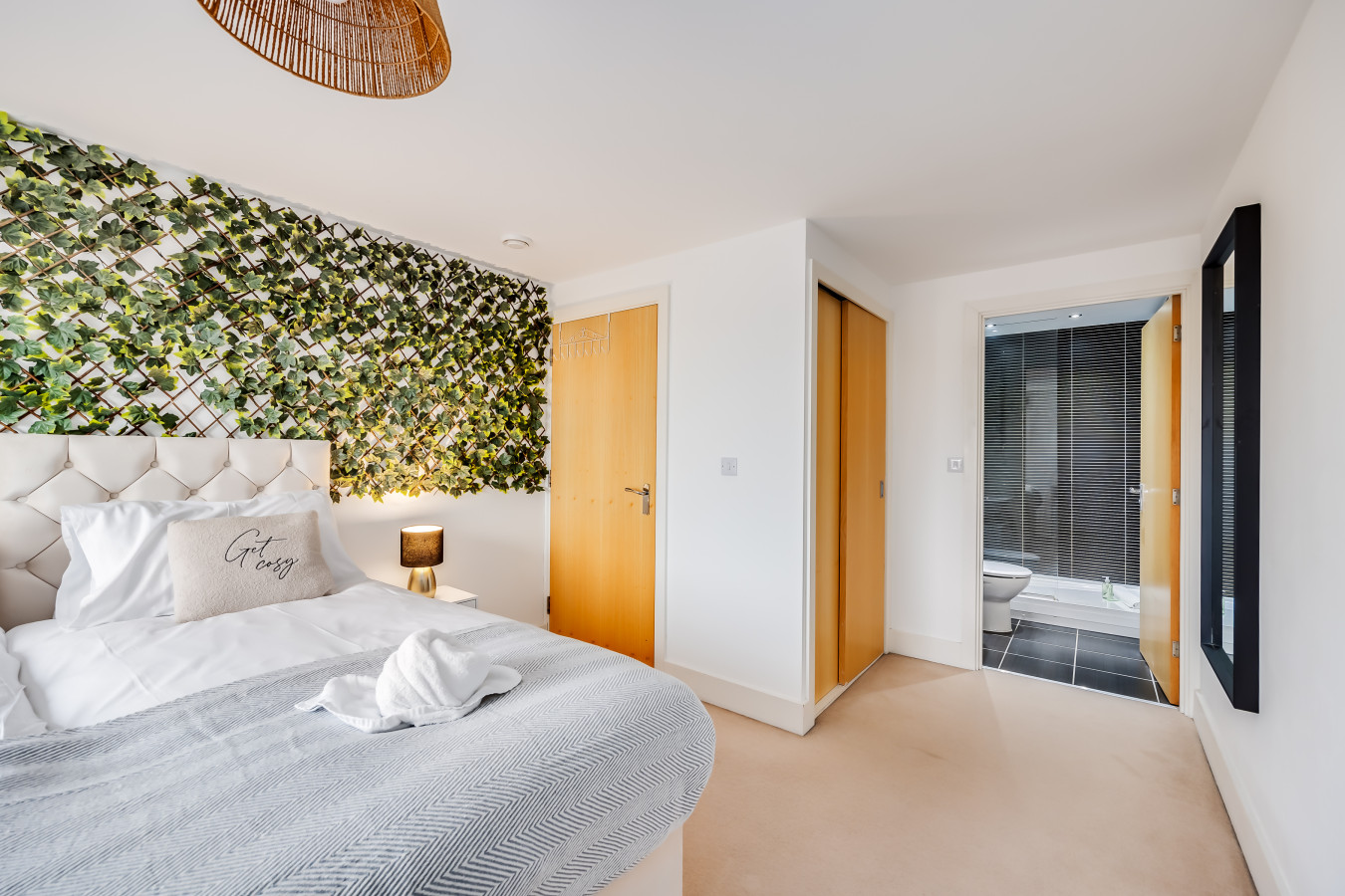 Charming Apartment • Balcony • Parking • Fast Wifi • Smart TV in 75 Princes Way - Property image 5 - VivreStays