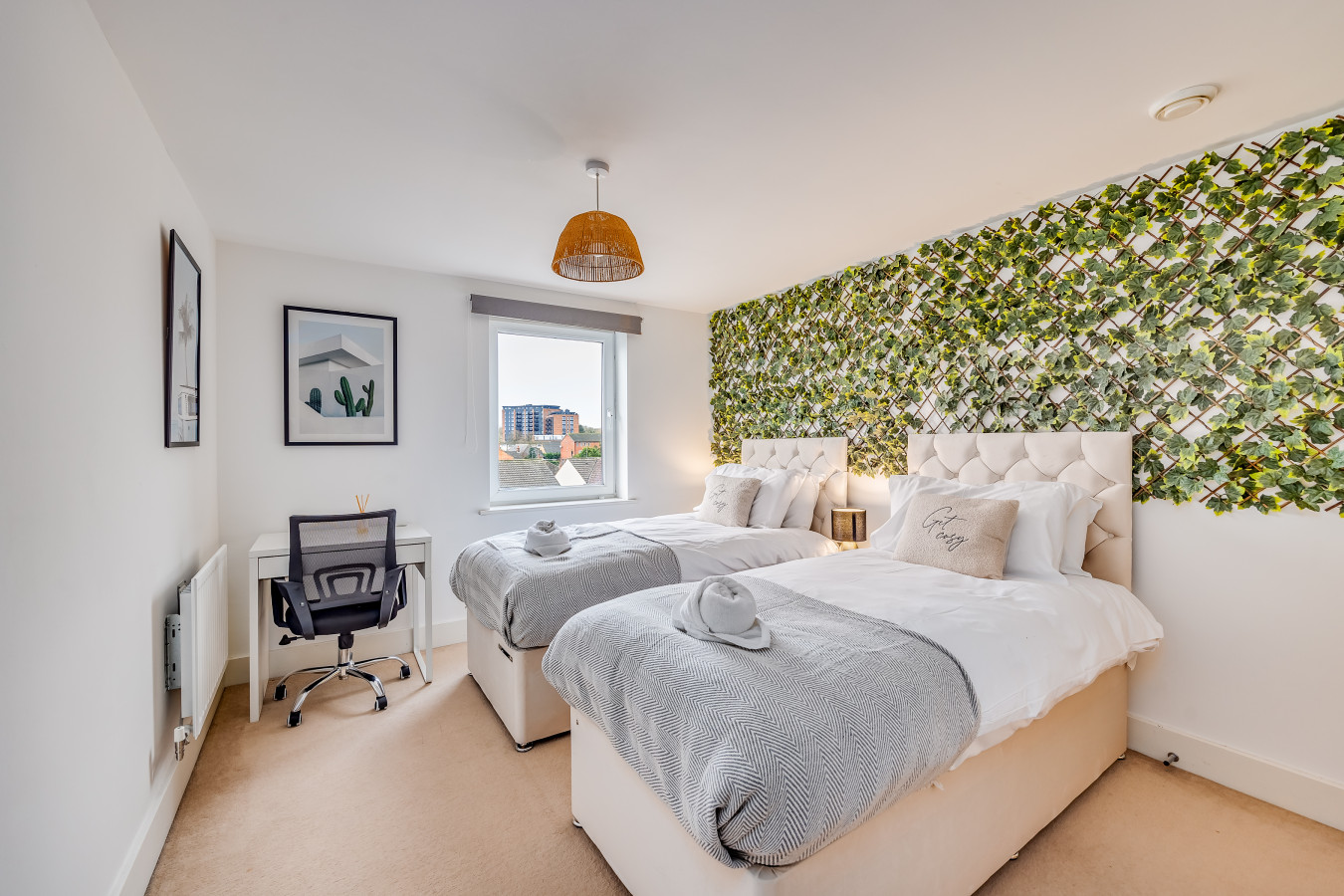 Charming Apartment • Balcony • Parking • Fast Wifi • Smart TV in 75 Princes Way - Property image 2 - VivreStays