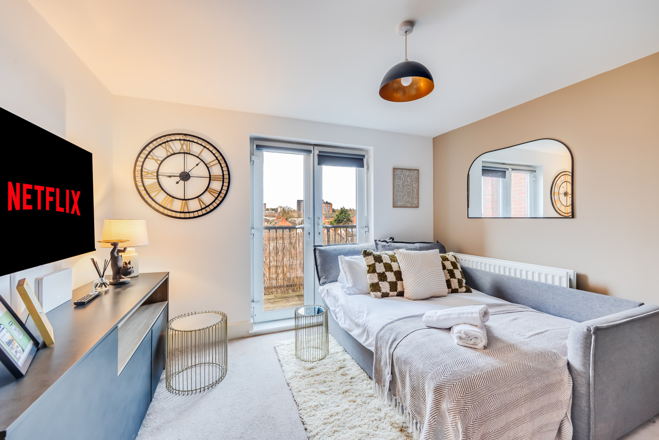 Charming Apartment • Balcony • Parking • Fast Wifi • Smart TV in 75 Princes Way - Property image 16 - VivreStays