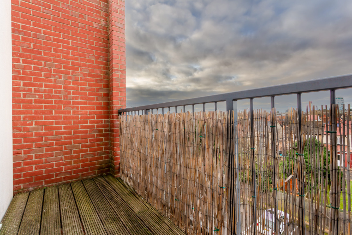 Charming Apartment • Balcony • Parking • Fast Wifi • Smart TV in 75 Princes Way - Property image 17 - VivreStays