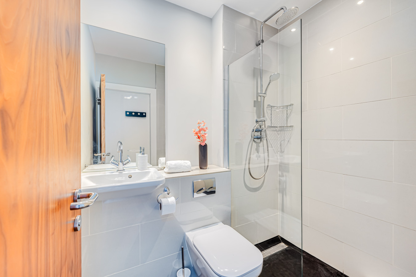 Stunning Penthouse • City Centre • Balcony • Aircon • Private Parking in 258 Upper Fourth Street Flat 8 - Property image 22 - VivreStays