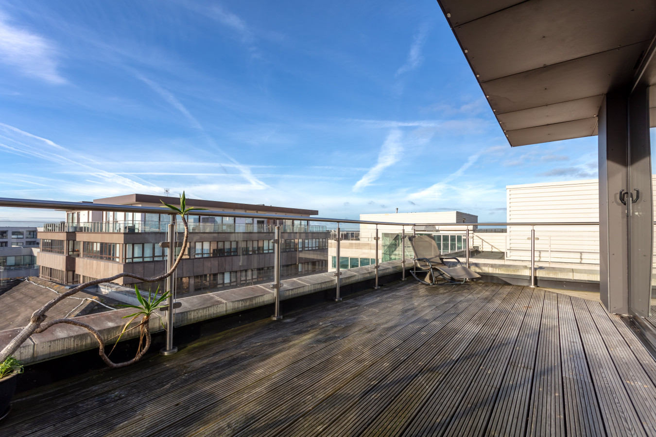 Stunning Penthouse • City Centre • Balcony • Aircon • Private Parking in 258 Upper Fourth Street Flat 8 - Property image 14 - VivreStays