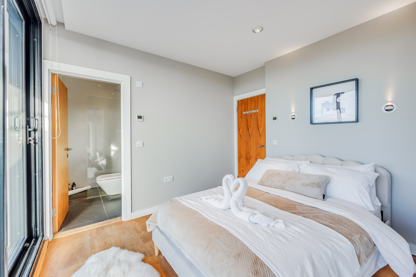 Stunning Penthouse • City Centre • Balcony • Aircon • Private Parking in 258 Upper Fourth Street Flat 8 - Property image 16 - VivreStays