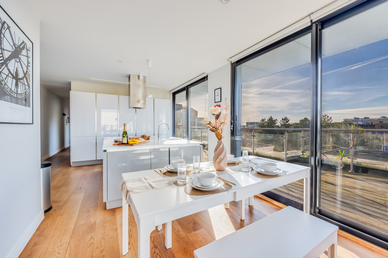 Stunning Penthouse • City Centre • Balcony • Aircon • Private Parking in 258 Upper Fourth Street Flat 8 - Property image 7 - VivreStays