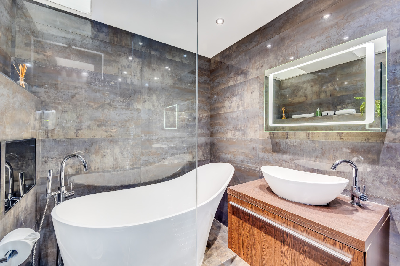Shenley House • Close to City Centre • Driveway Parking • Workspace • Smart TVs • Self-Check-In in 6 Nathanial Close - Property image 7 - VivreStays