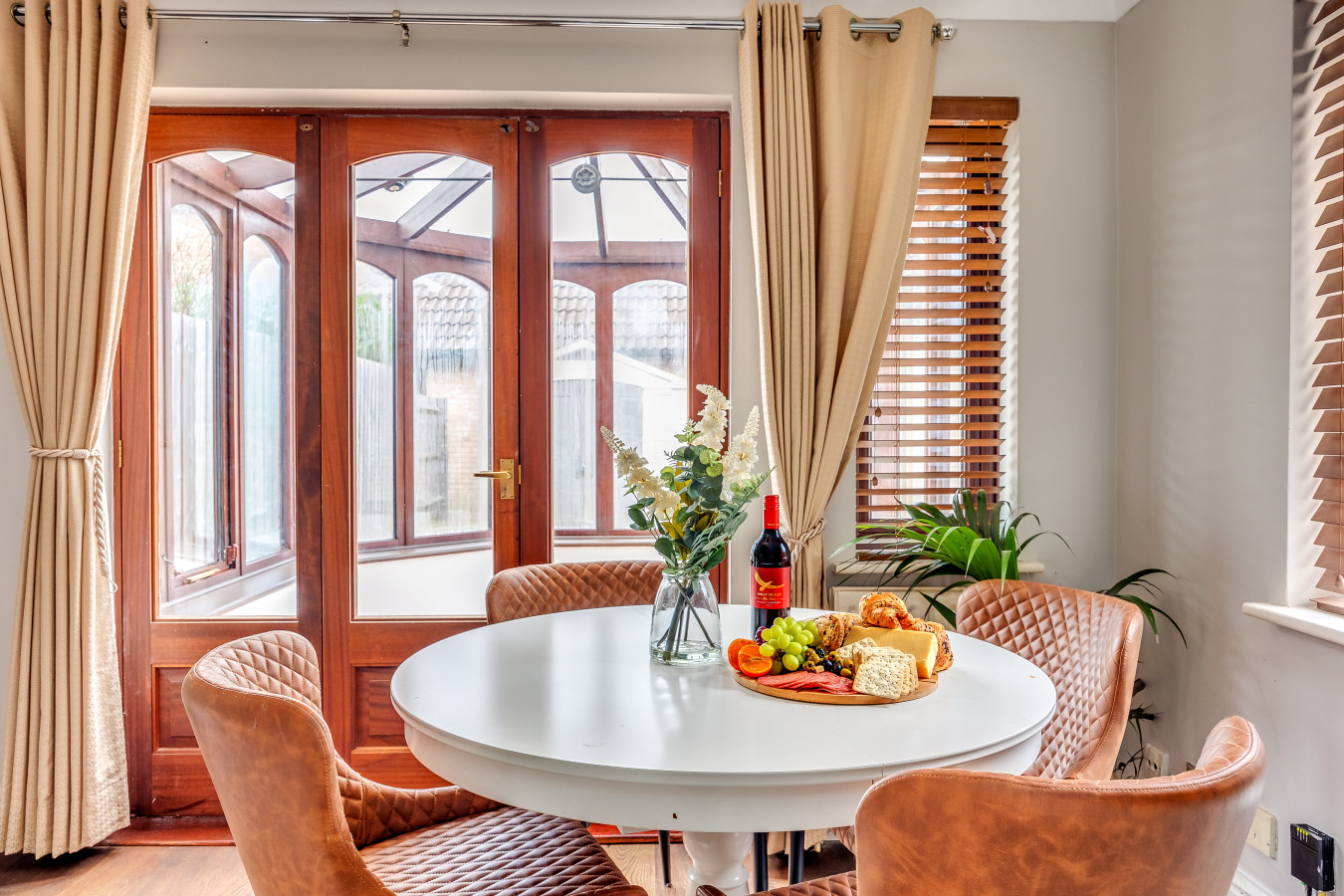 Shenley House • Close to City Centre • Driveway Parking • Workspace • Smart TVs • Self-Check-In in 6 Nathanial Close - Property image 13 - VivreStays