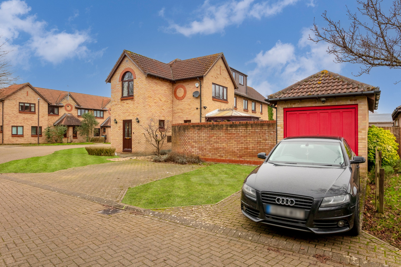 Shenley House • Close to City Centre • Driveway Parking • Workspace • Smart TVs • Self-Check-In in 6 Nathanial Close - Property image 27 - VivreStays