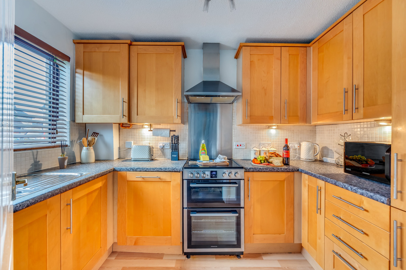 Shenley House • Close to City Centre • Driveway Parking • Workspace • Smart TVs • Self-Check-In in 6 Nathanial Close - Property image 15 - VivreStays