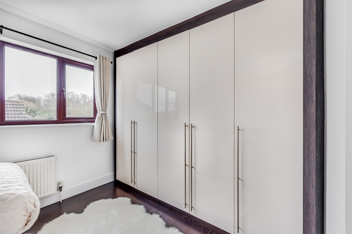 Shenley House • Close to City Centre • Driveway Parking • Workspace • Smart TVs • Self-Check-In in 6 Nathanial Close - Property image 4 - VivreStays