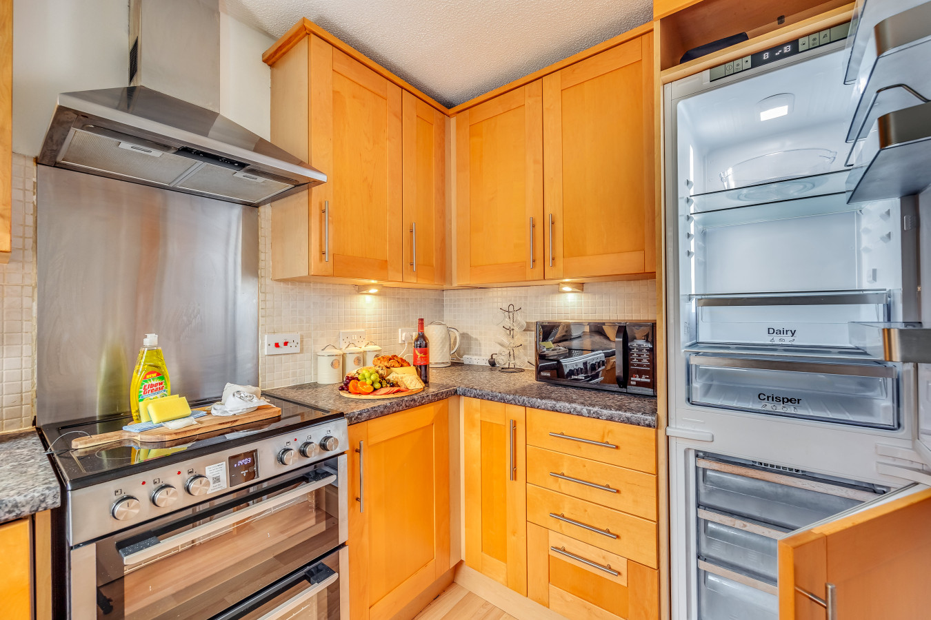 Shenley House • Close to City Centre • Driveway Parking • Workspace • Smart TVs • Self-Check-In in 6 Nathanial Close - Property image 16 - VivreStays