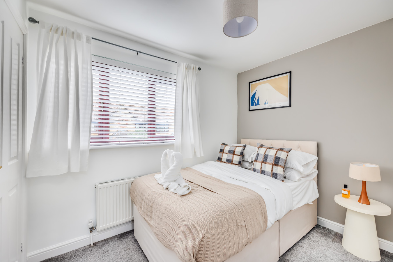 Shenley House • Close to City Centre • Driveway Parking • Workspace • Smart TVs • Self-Check-In in 6 Nathanial Close - Property image 9 - VivreStays