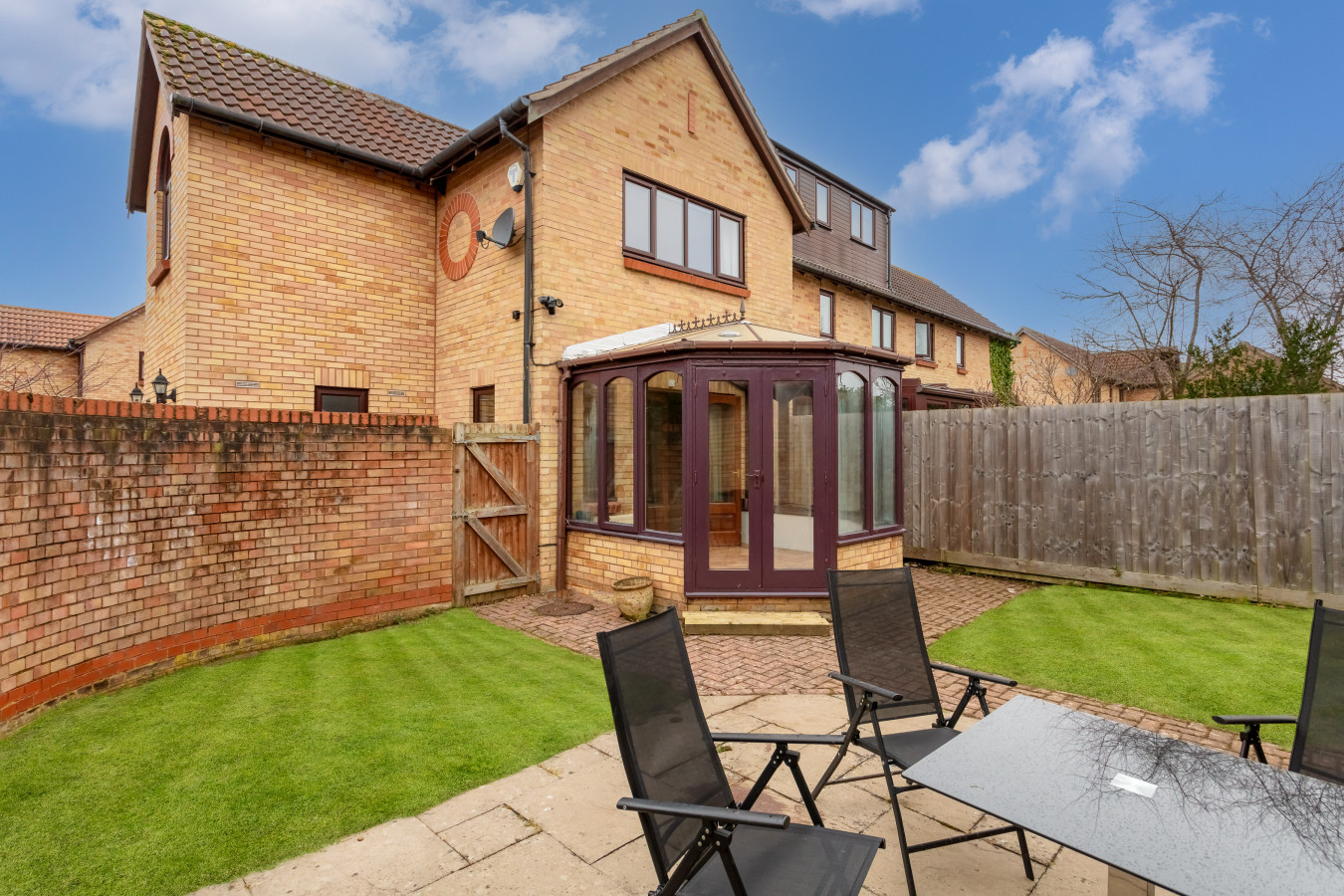 Shenley House • Close to City Centre • Driveway Parking • Workspace • Smart TVs • Self-Check-In in 6 Nathanial Close - Property image 22 - VivreStays