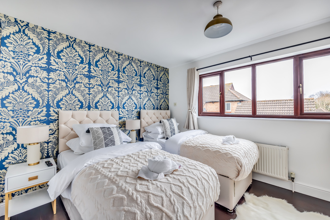 Shenley House • Close to City Centre • Driveway Parking • Workspace • Smart TVs • Self-Check-In in 6 Nathanial Close - Property image 2 - VivreStays