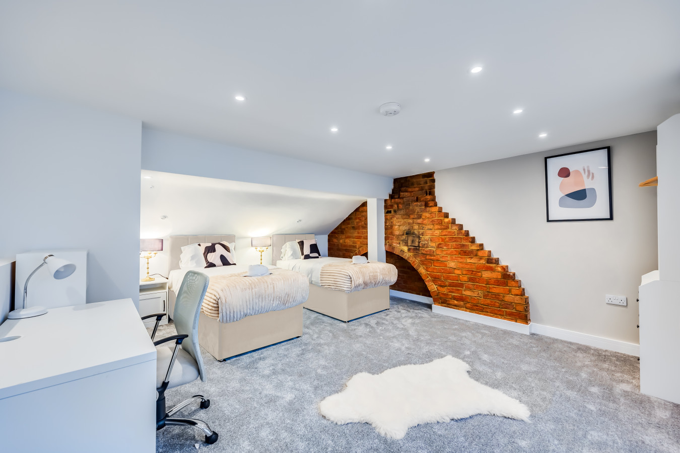 Stunning 4 Bedroom 4 Bathroom House • Pool Table • Free Parking • Virgin TV in 14 Freehold Street - Property image 2 - VivreStays