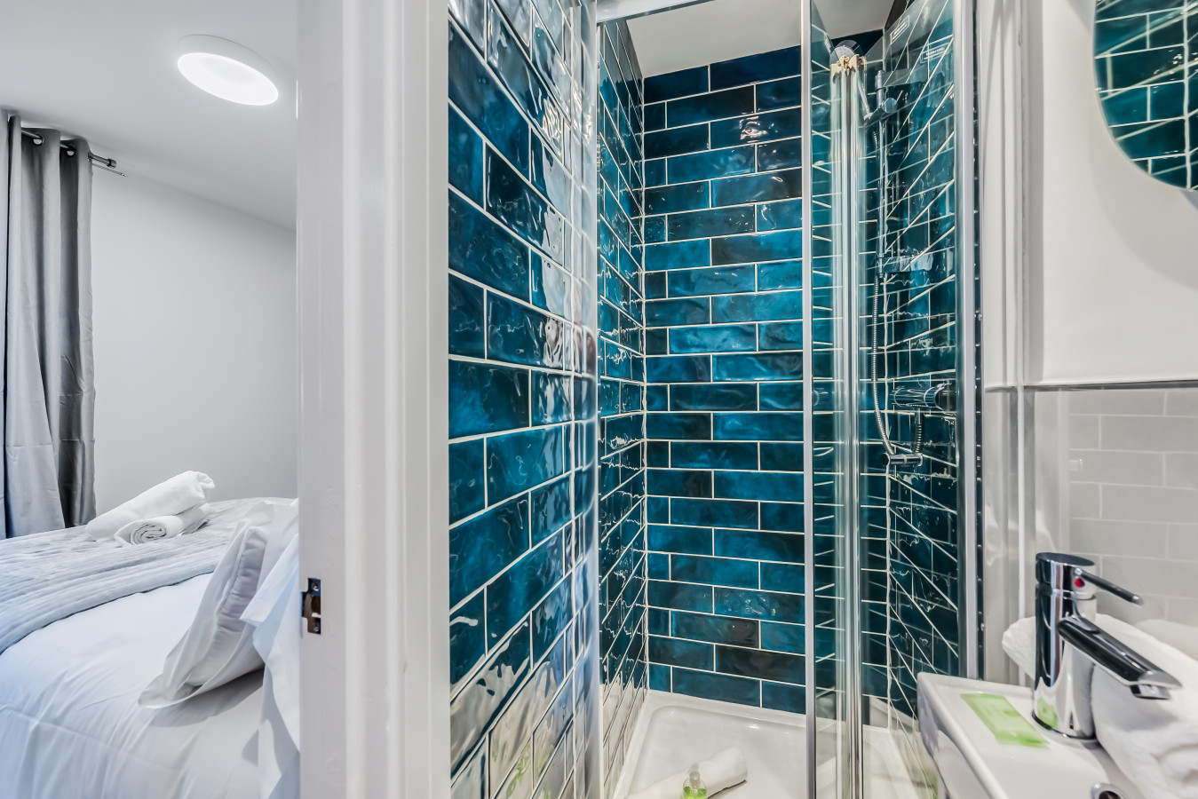 Stunning 4 Bedroom 4 Bathroom House • Pool Table • Free Parking • Virgin TV in 14 Freehold Street - Property image 13 - VivreStays