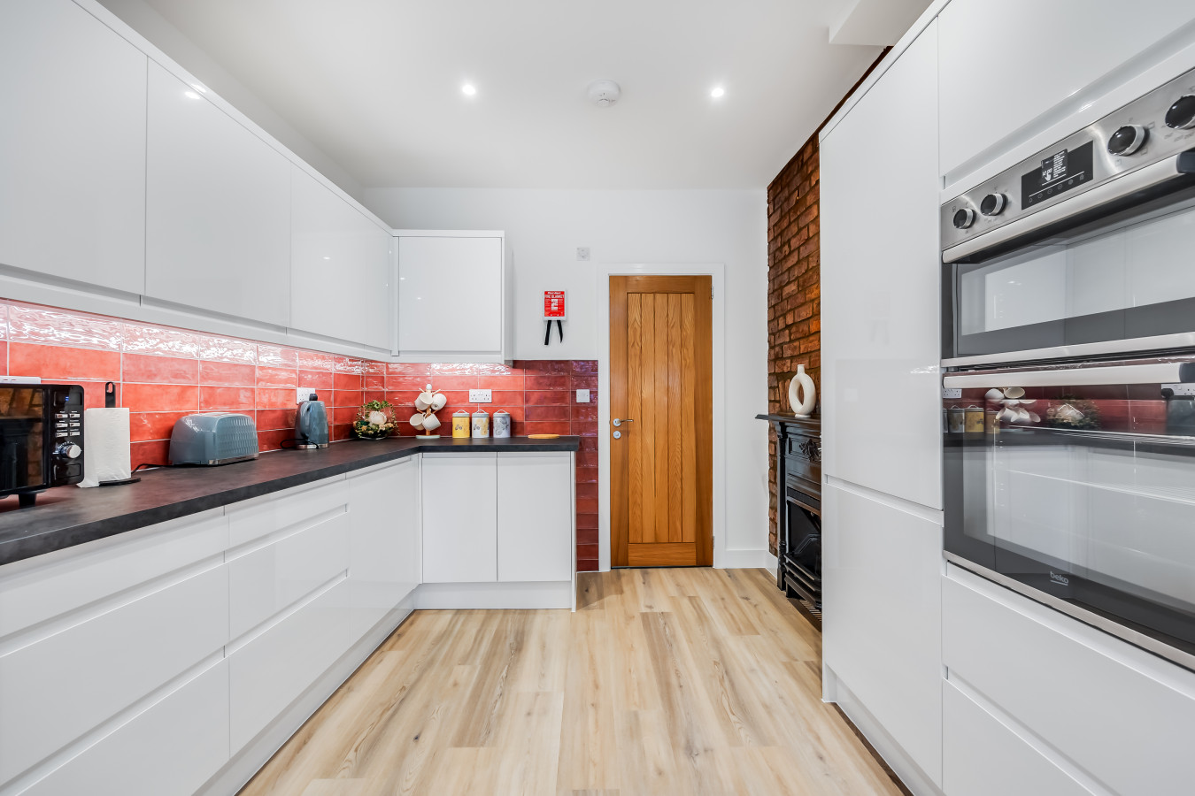 Stunning 4 Bedroom 4 Bathroom House • Pool Table • Free Parking • Virgin TV in 14 Freehold Street - Property image 26 - VivreStays