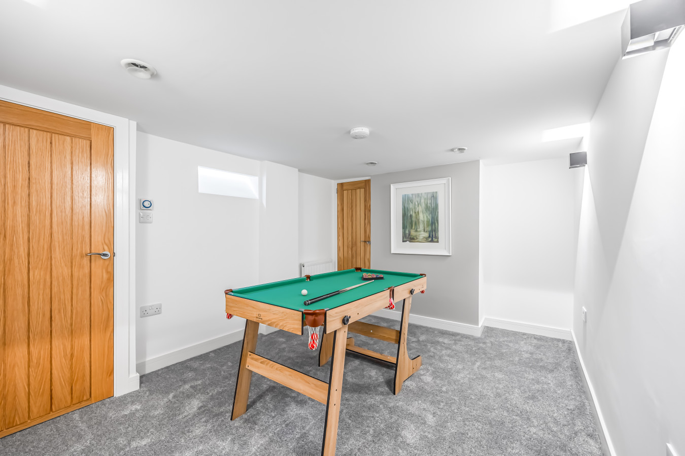 Stunning 4 Bedroom 4 Bathroom House • Pool Table • Free Parking • Virgin TV in 14 Freehold Street - Property image 28 - VivreStays