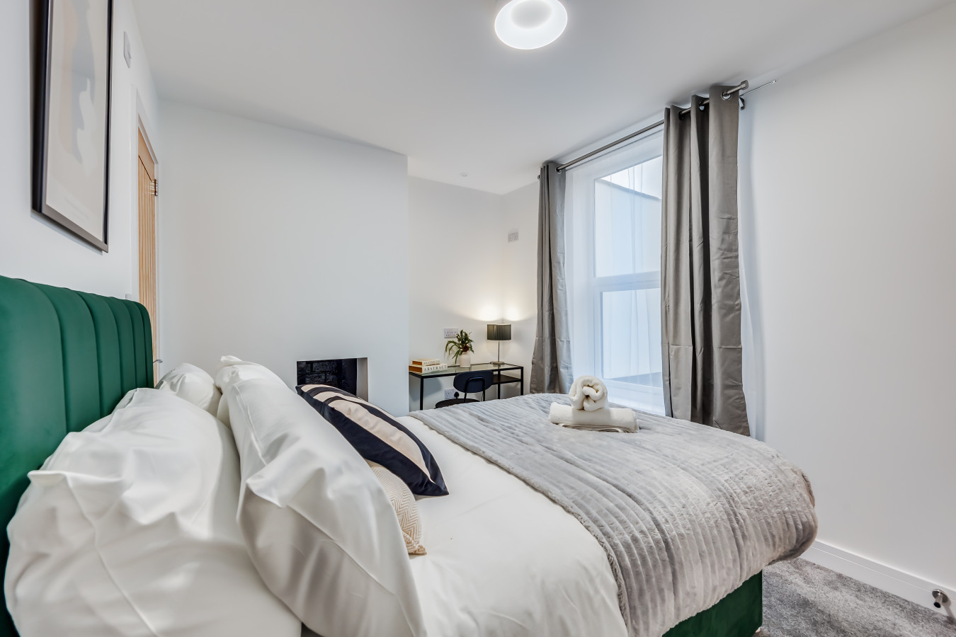 Stunning 4 Bedroom 4 Bathroom House • Pool Table • Free Parking • Virgin TV in 14 Freehold Street - Property image 12 - VivreStays