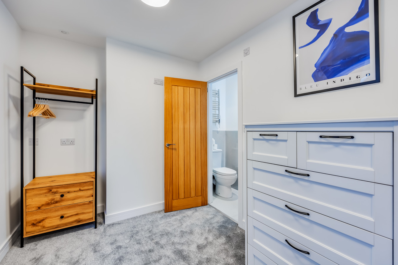 Stunning 4 Bedroom 4 Bathroom House • Pool Table • Free Parking • Virgin TV in 14 Freehold Street - Property image 8 - VivreStays