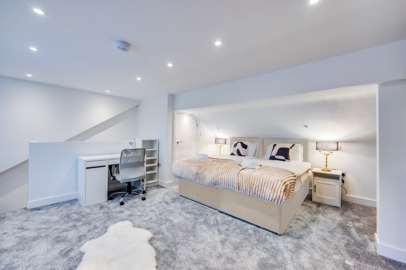 Stunning 4 Bedroom 4 Bathroom House • Pool Table • Free Parking • Virgin TV in 14 Freehold Street - Property image 4 - VivreStays