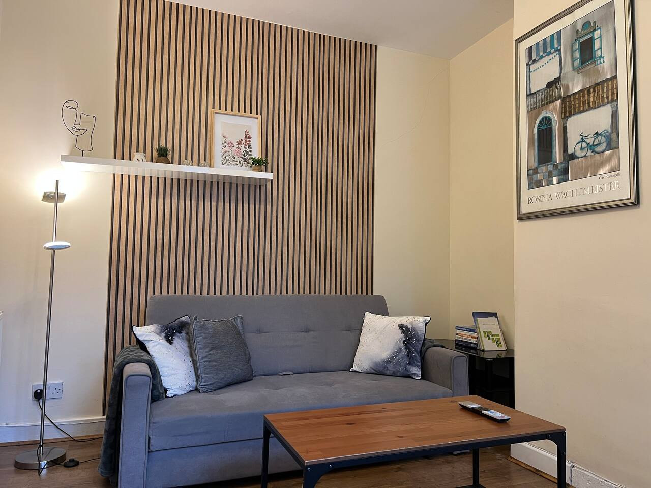 Charming House • Sleeps 6 • Free Parking • Fast WiFi • Smart TV in 42 Worcester Street - Property image 10 - VivreStays