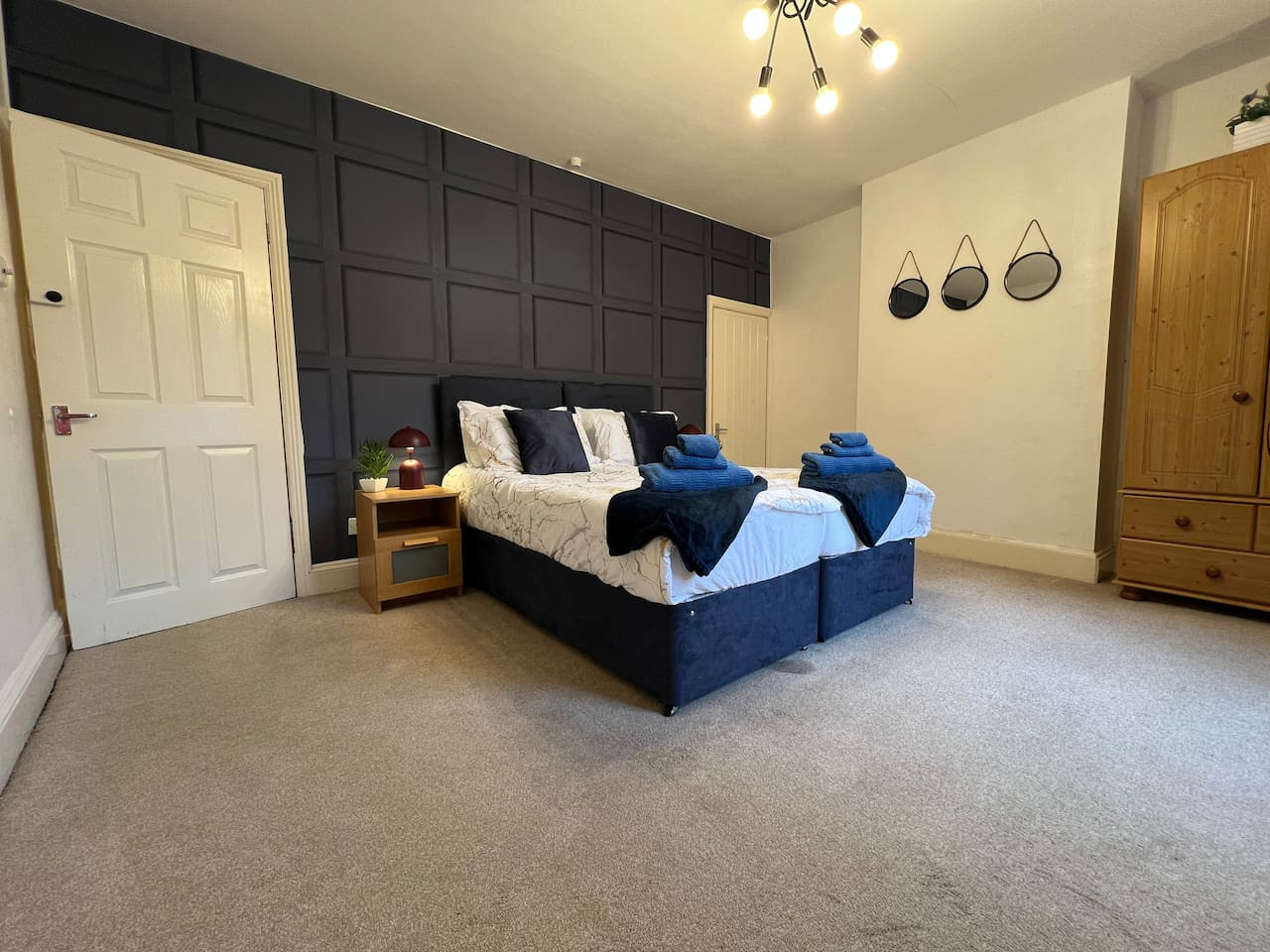 Charming House • Sleeps 6 • Free Parking • Fast WiFi • Smart TV serviced apartment - UK - VivreStays