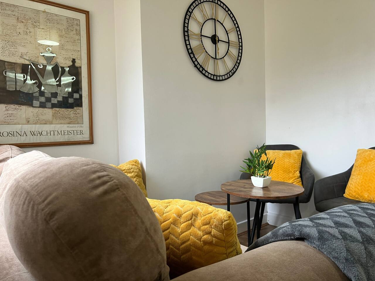 Charming House • Sleeps 6 • Free Parking • Fast WiFi • Smart TV in 42 Worcester Street - Property image 16 - VivreStays