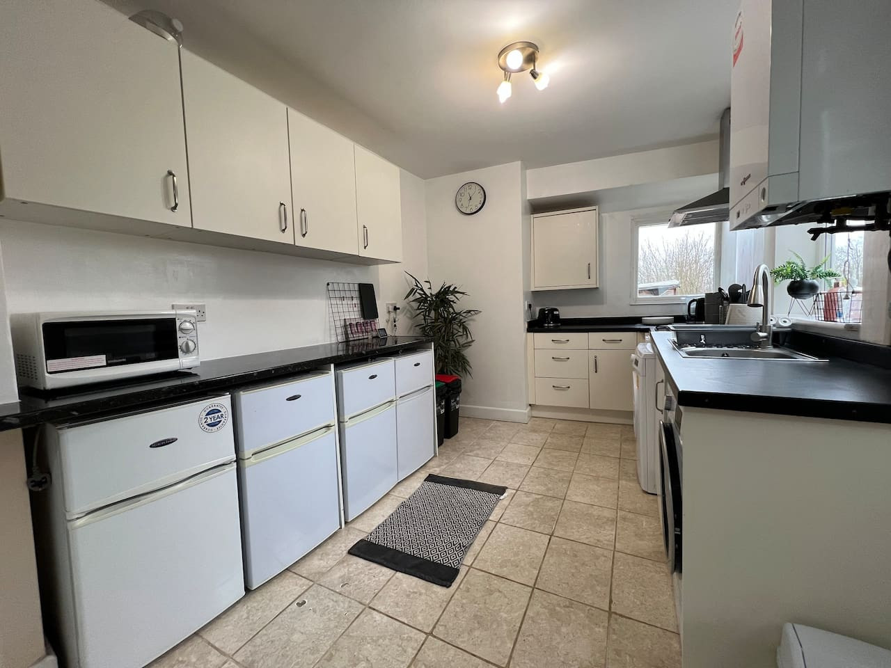 Charming House • Sleeps 6 • Free Parking • Fast WiFi • Smart TV in 42 Worcester Street - Property image 11 - VivreStays
