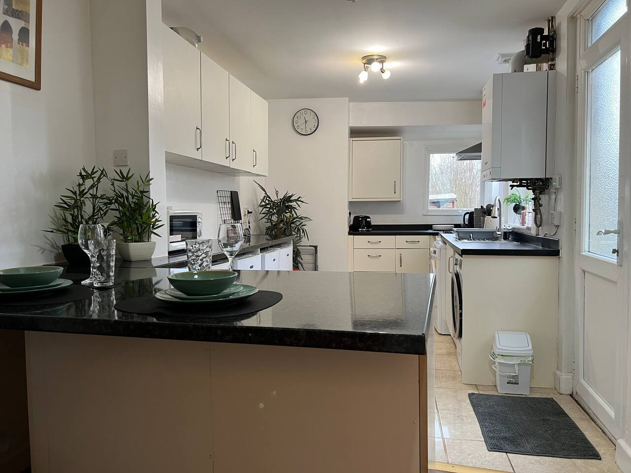 Charming House • Sleeps 6 • Free Parking • Fast WiFi • Smart TV in 42 Worcester Street - Property image 17 - VivreStays