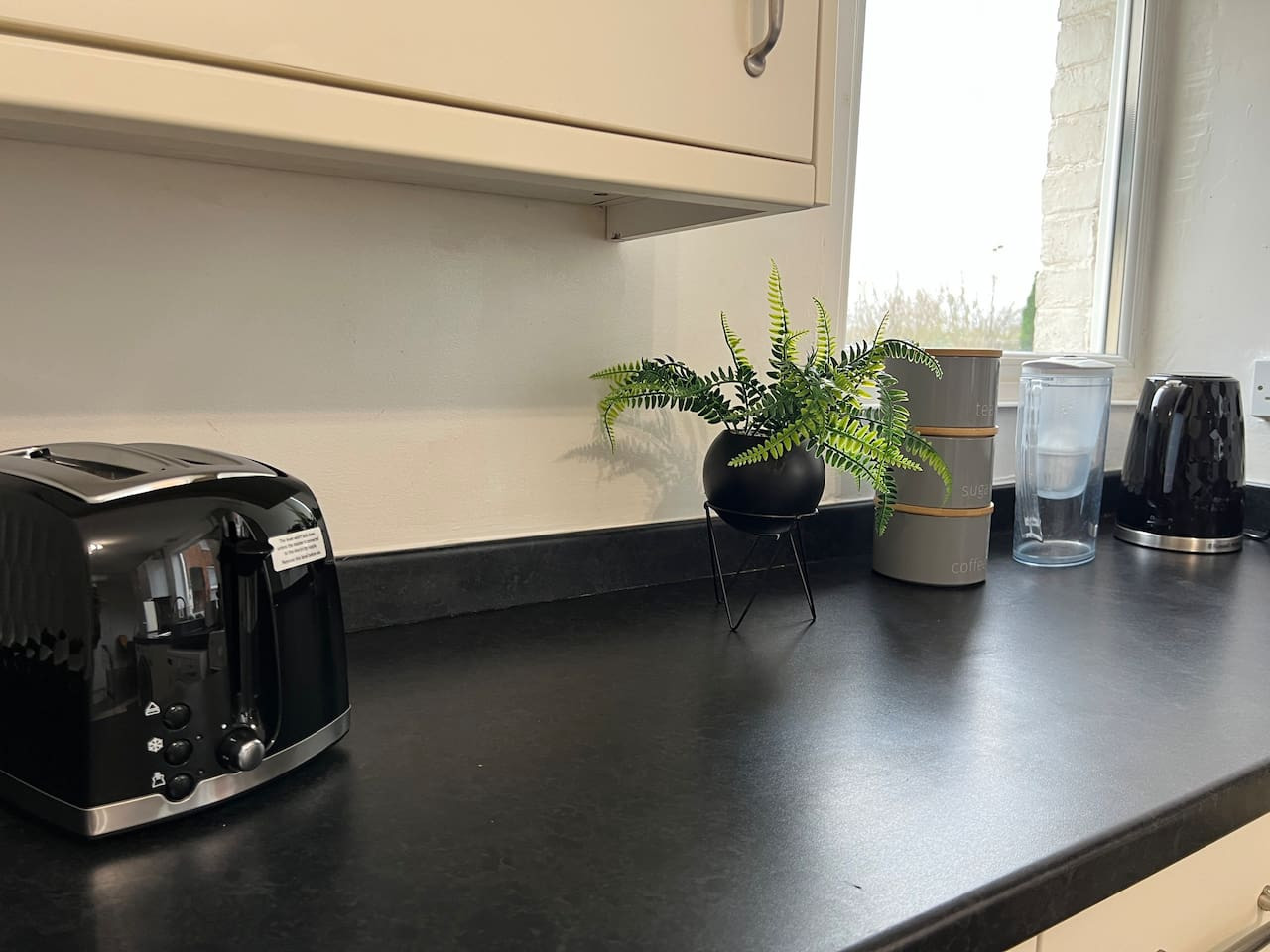 Charming House • Sleeps 6 • Free Parking • Fast WiFi • Smart TV in 42 Worcester Street - Property image 14 - VivreStays