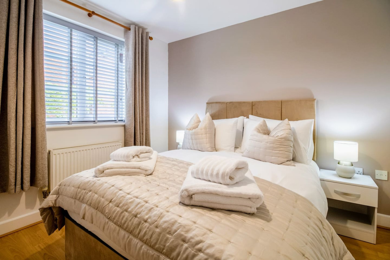 Clover Field Apartment • Excellent Location • x2 Allocated Parking Spaces • Sky TV • Fast Wifi in Clover Field - Property image 2 - VivreStays
