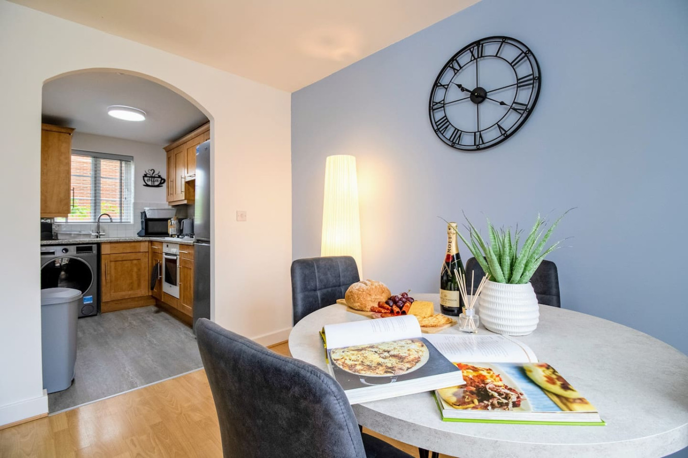 Clover Field Apartment • Excellent Location • x2 Allocated Parking Spaces • Sky TV • Fast Wifi in Clover Field - Property image 11 - VivreStays