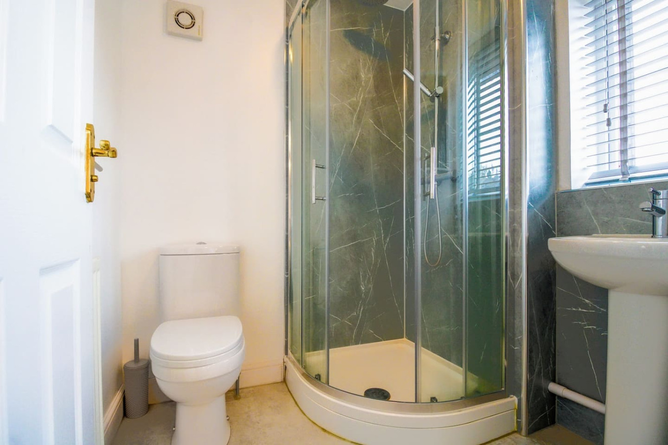 Grange House • Sleeps 6 • Driveway Parking • Sky TV • Fast WiFi • Self-Check-In in 17 Great Ground Walk - Property image 7 - VivreStays