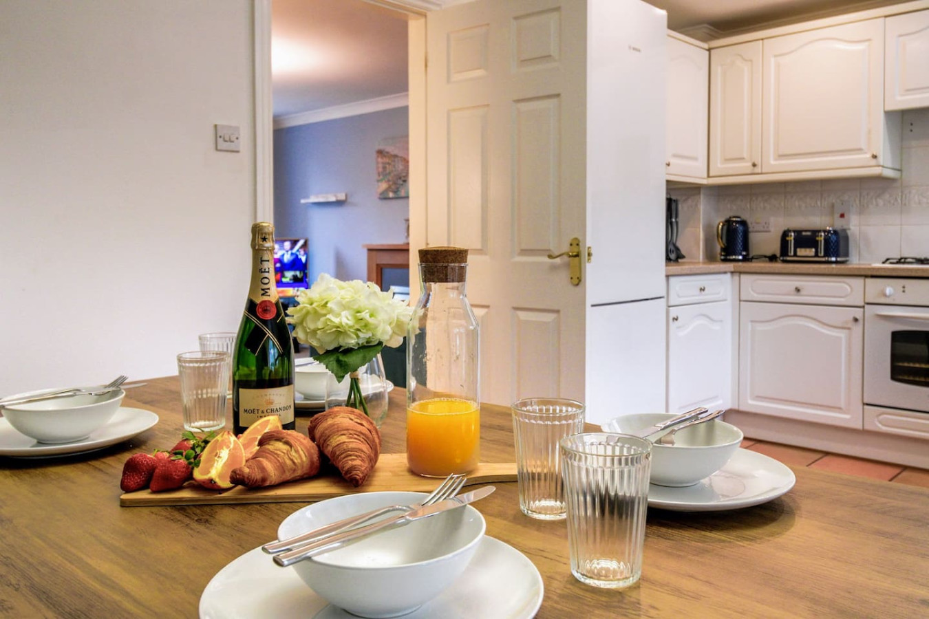 Grange House • Sleeps 6 • Driveway Parking • Sky TV • Fast WiFi • Self-Check-In in 17 Great Ground Walk - Property image 20 - VivreStays