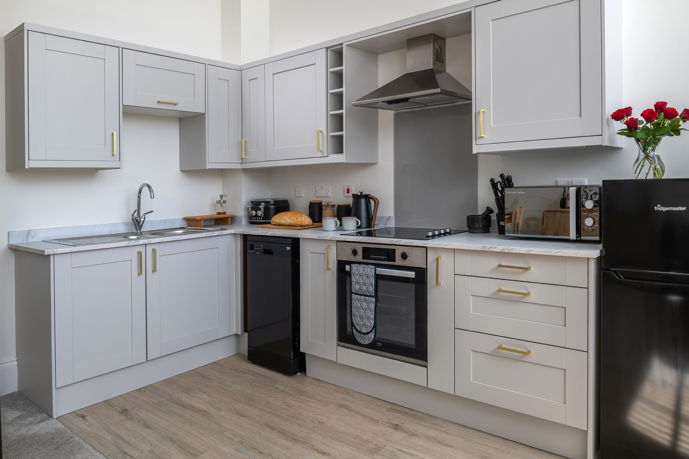 Stunning Flat in a Converted Chapel • Free Parking • Fast WiFi • Smart TV in Gemid Street Apartment - Property image 15 - VivreStays