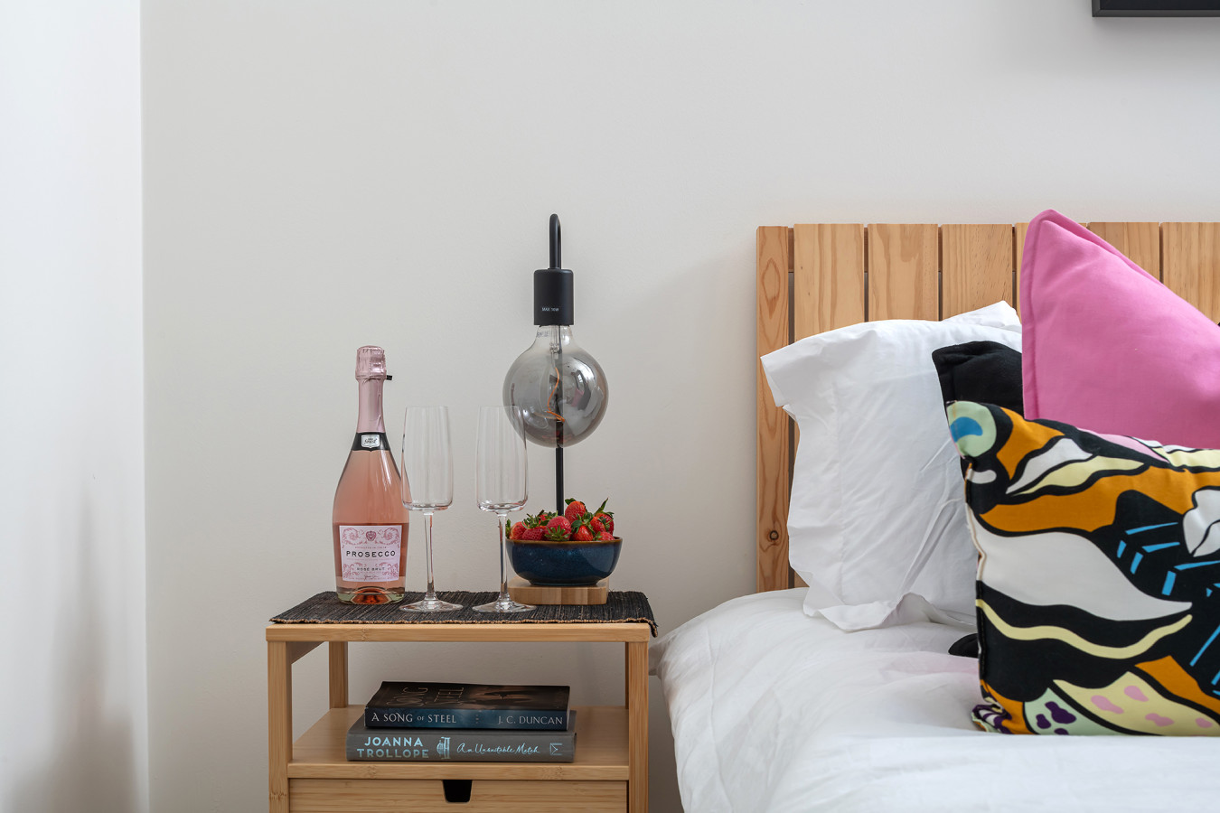 Stunning Flat in a Converted Chapel • Free Parking • Fast WiFi • Smart TV in Gemid Street Apartment - Property image 2 - VivreStays